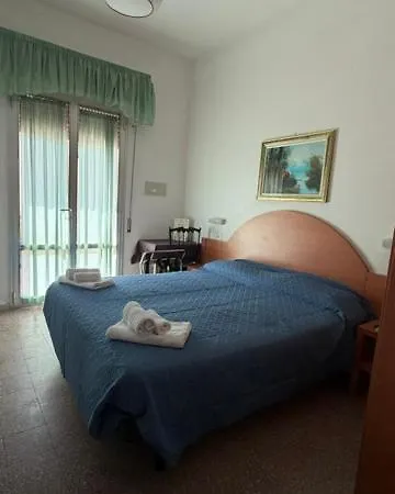 Everest Hotel