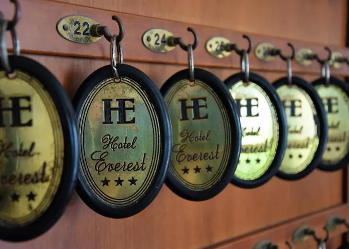 Hotel Everest